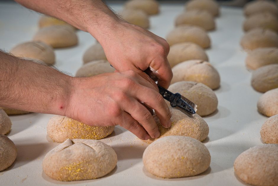 A Realistic Routine for Scoring Patterns & Oven Spring That Fits a Busy Life